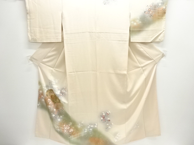 手箱に秋草模様訪問着